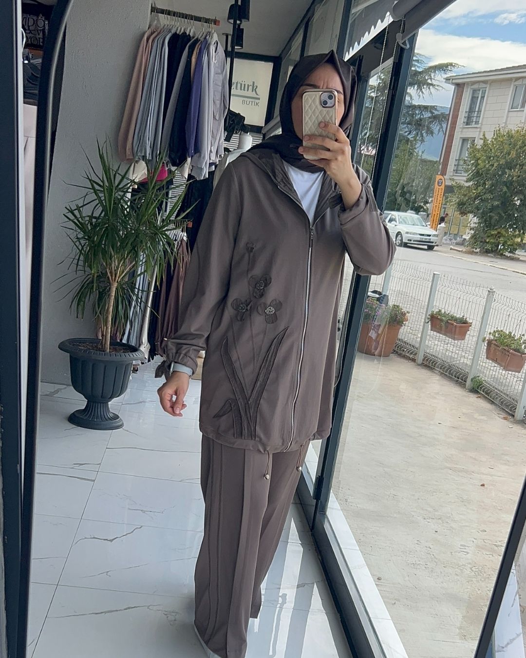 LİSSMORE- ÇİÇEK NAKIŞLI TAKIM